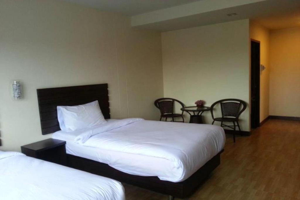 Ponburi Hotel Nan Exterior photo