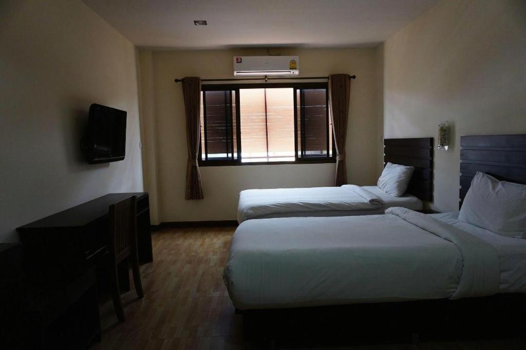 Ponburi Hotel Nan Exterior photo