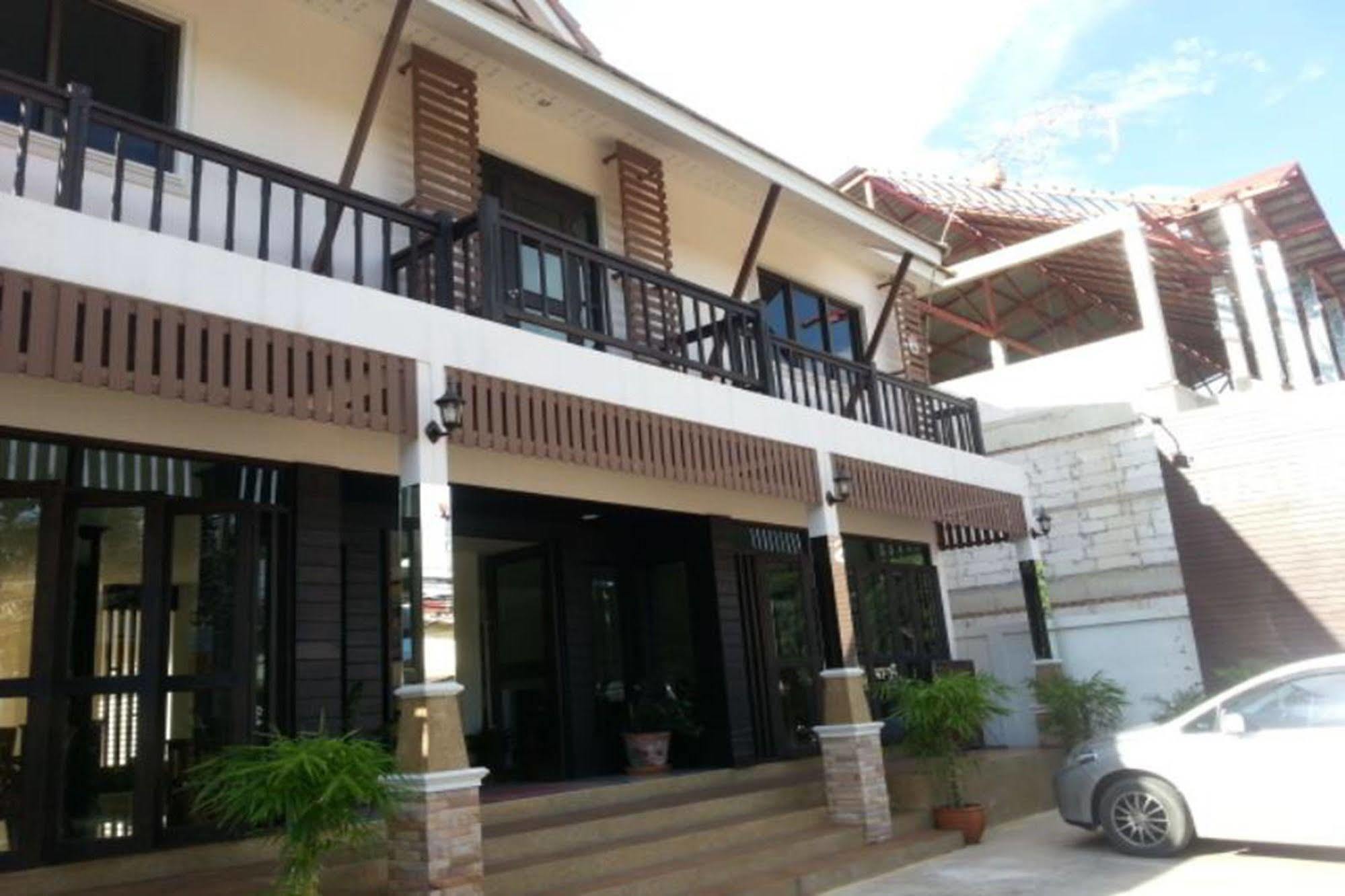 Ponburi Hotel Nan Exterior photo