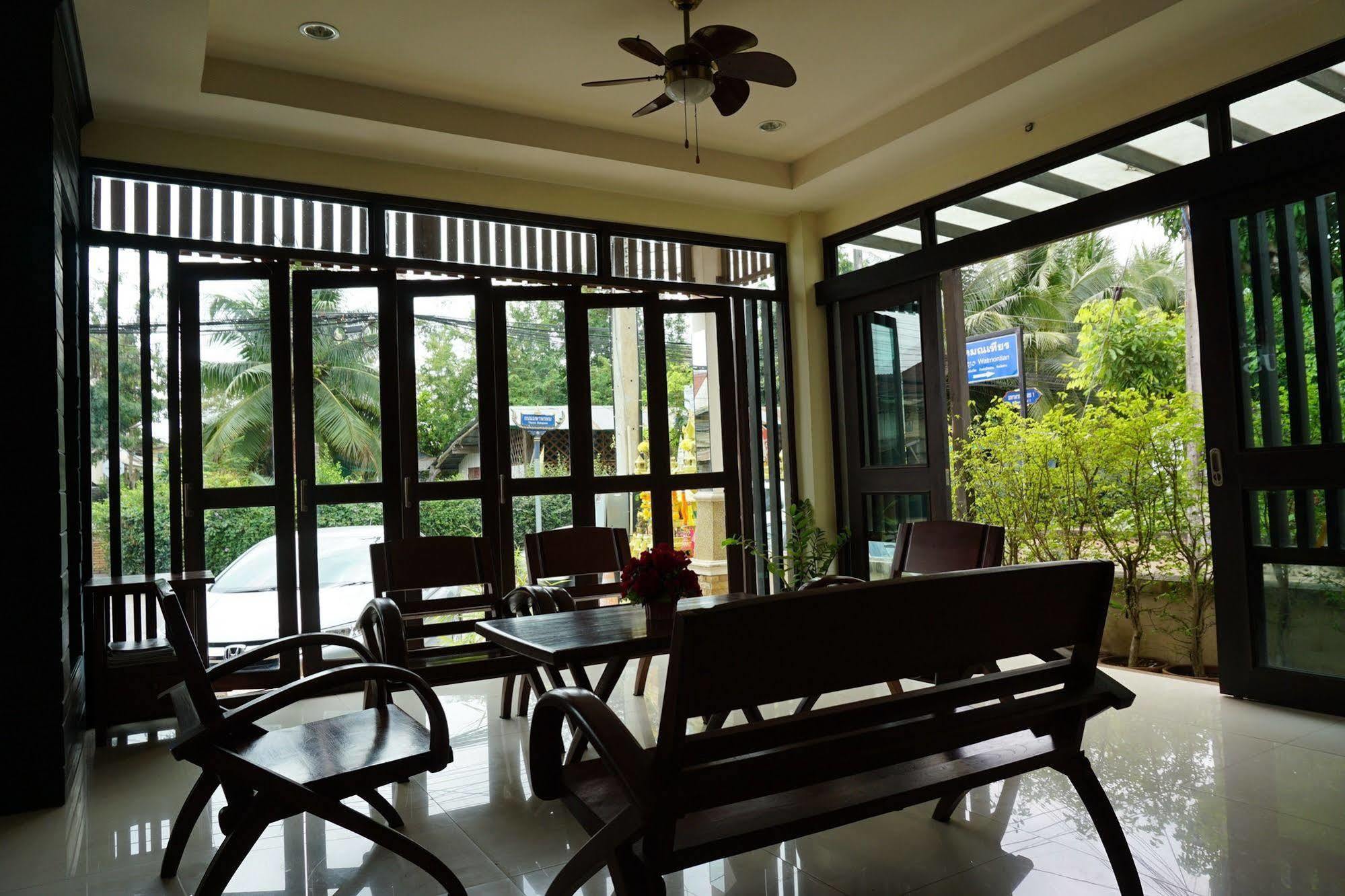 Ponburi Hotel Nan Exterior photo