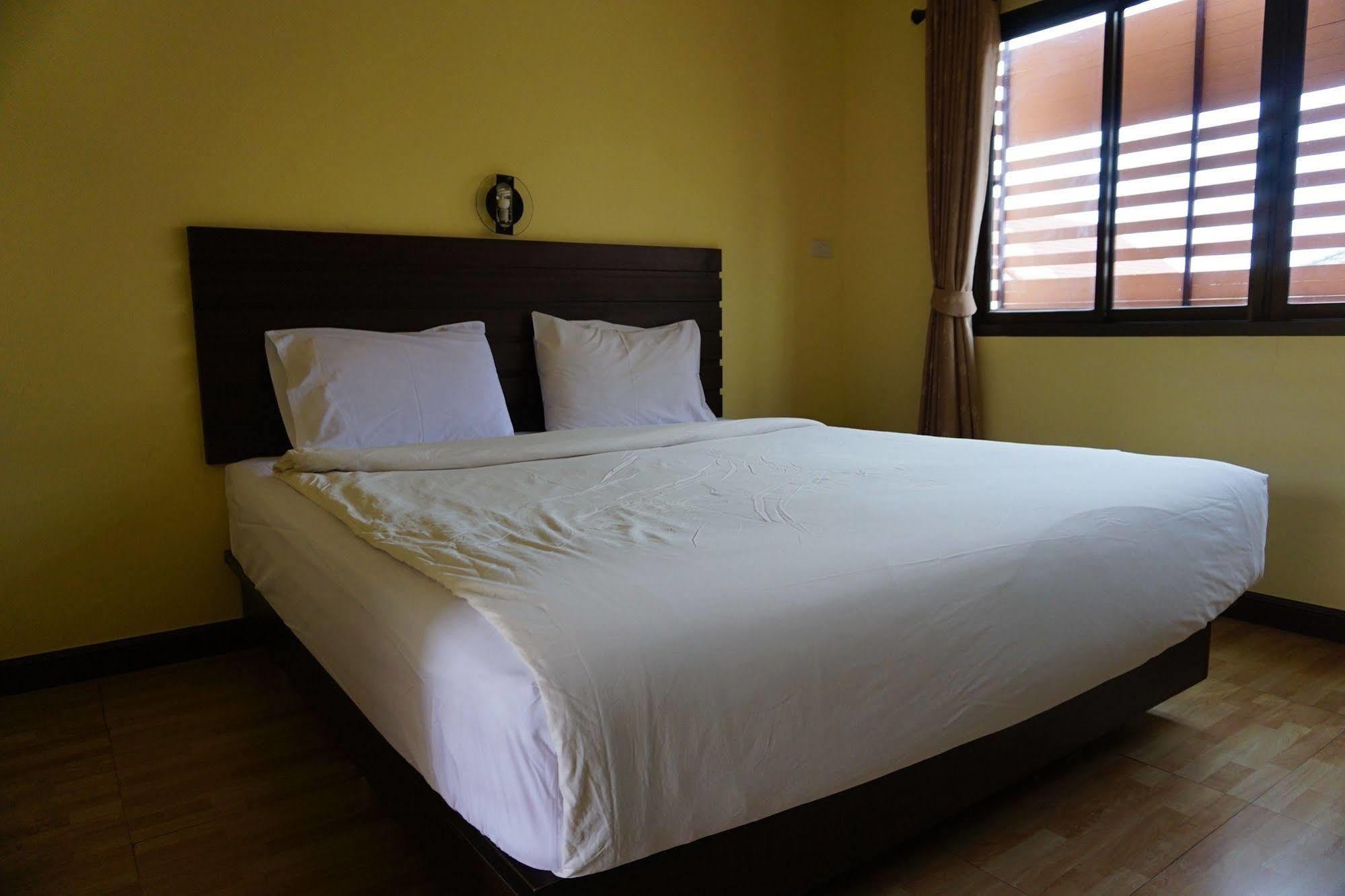 Ponburi Hotel Nan Exterior photo