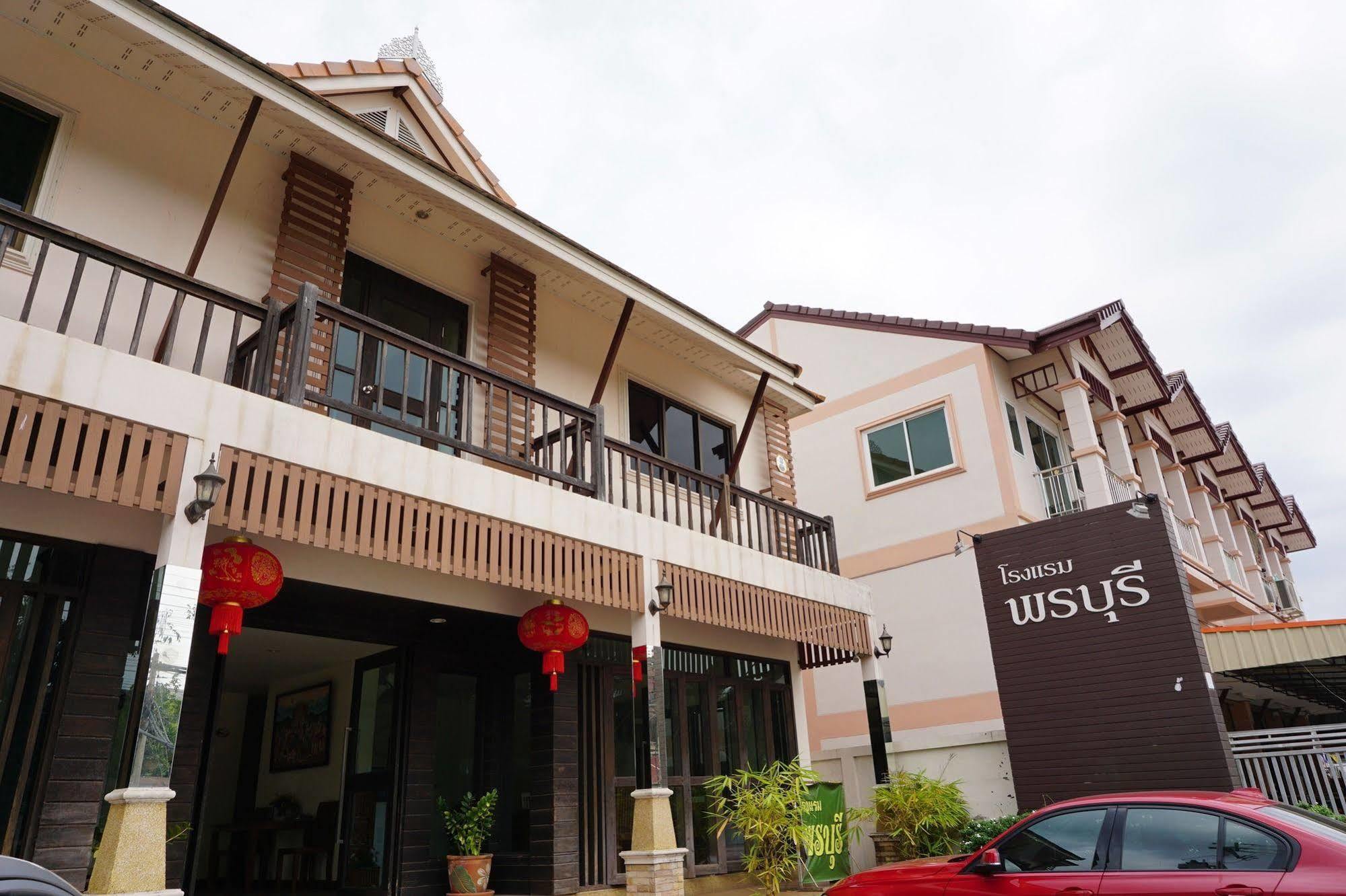 Ponburi Hotel Nan Exterior photo