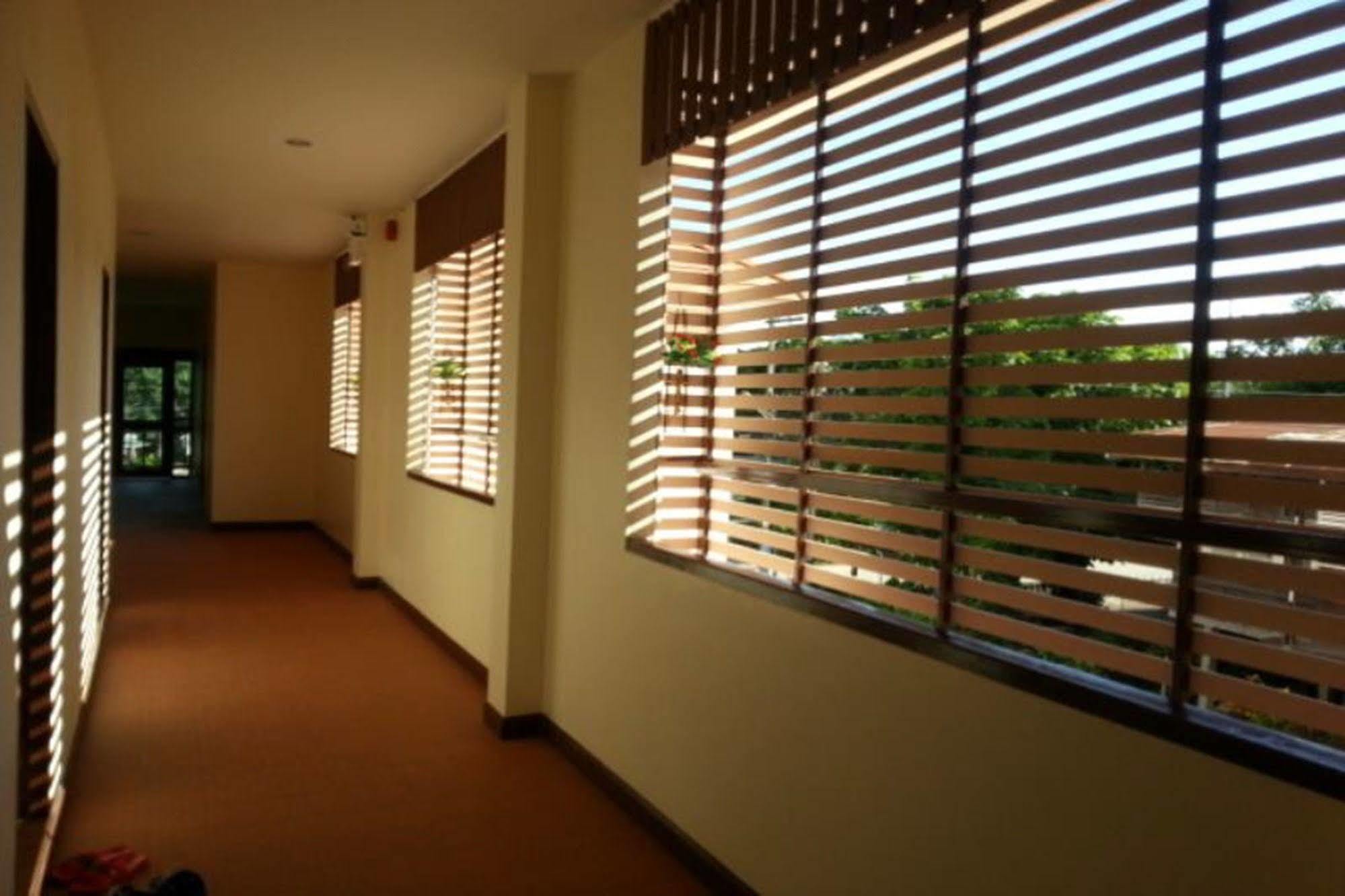 Ponburi Hotel Nan Exterior photo